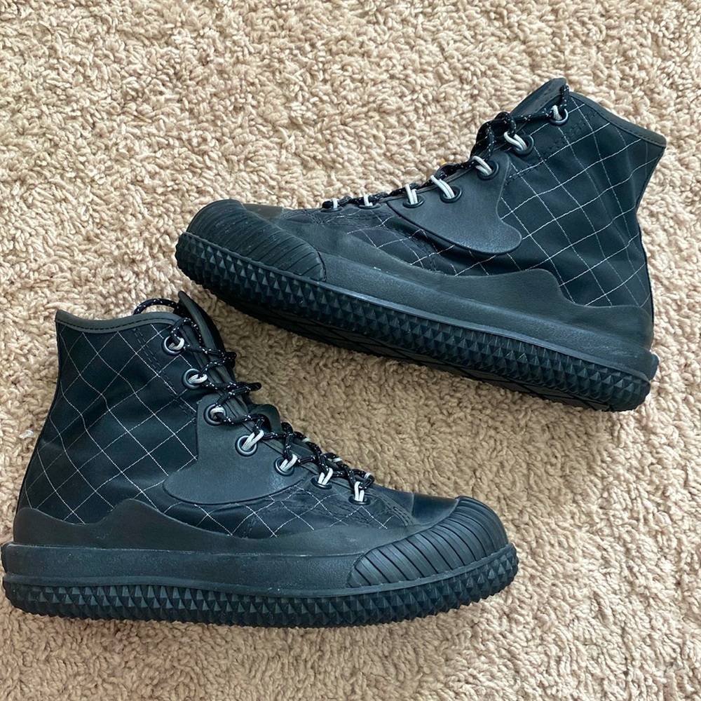 Black quilted Converse, women's size 6